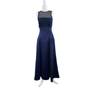 Navy Blue formal party / prom dress. Size 4 satin and Polyester. Flawless